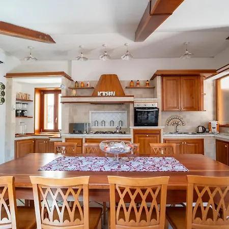 Appartamento Casa Raffaela With Terrace By Wonderful Italy