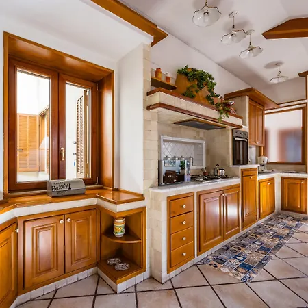 Appartamento Casa Raffaela With Terrace By Wonderful Italy *