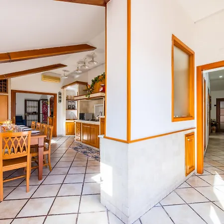 Casa Raffaela With Terrace By Wonderful Italy * Napoli