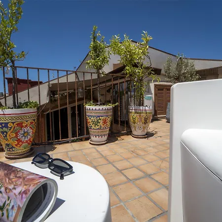 Casa Raffaela With Terrace By Wonderful Italy Apartment